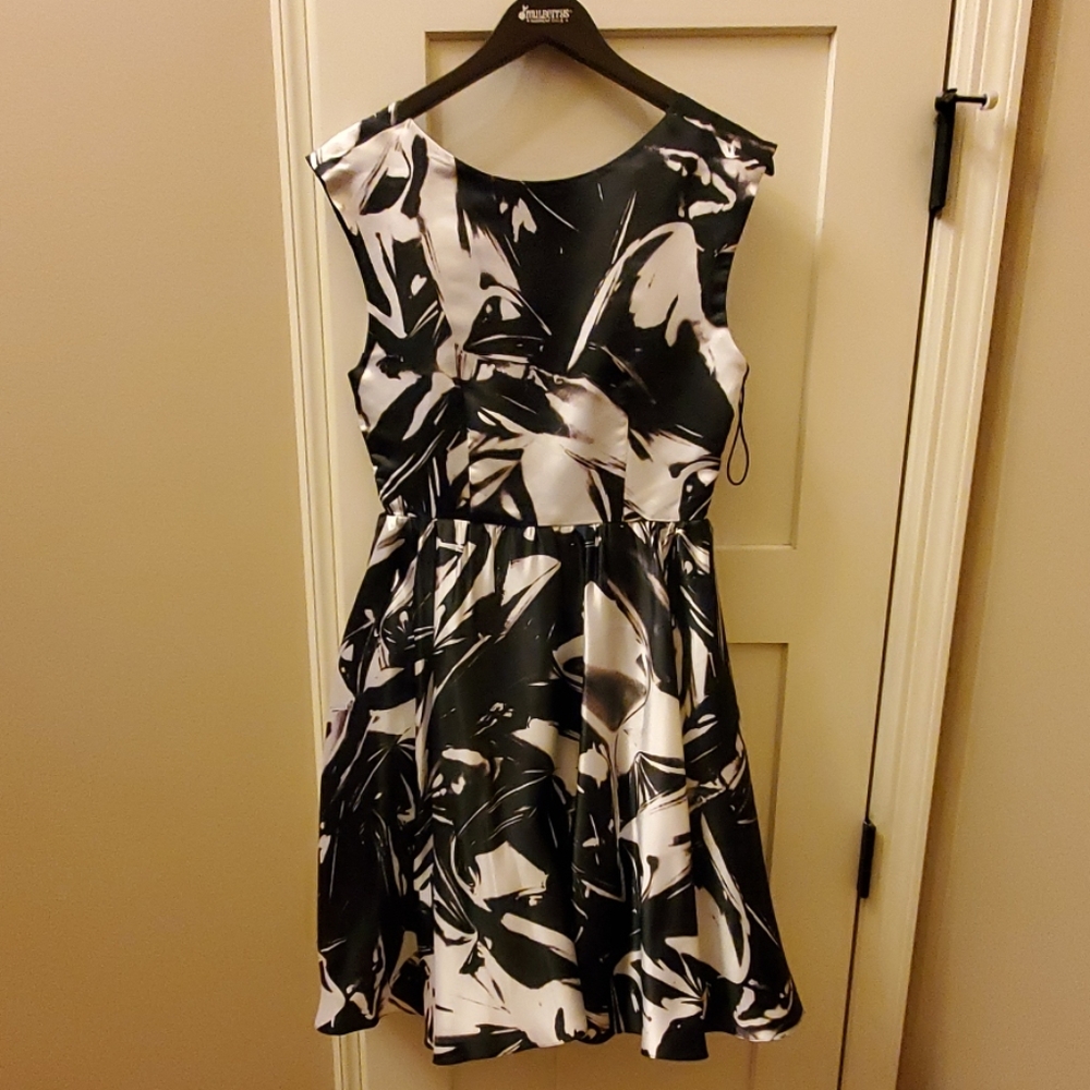 Gorgeous Brand new Women's dress size 6